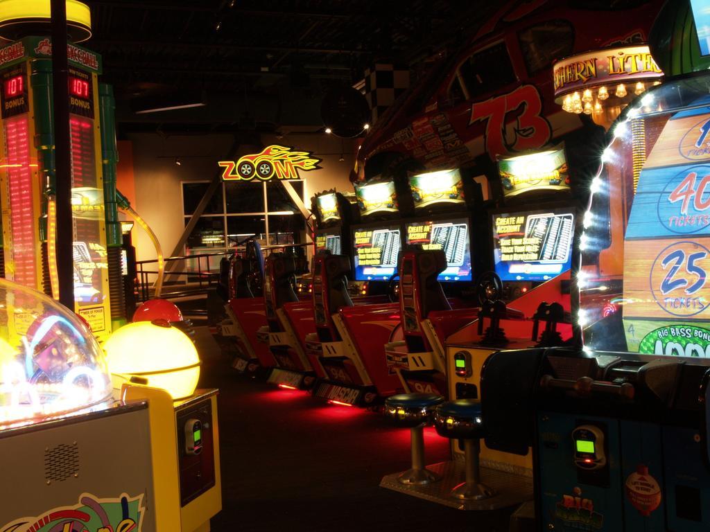 Fun City Resort Hotel Бърлингтън Екстериор снимка