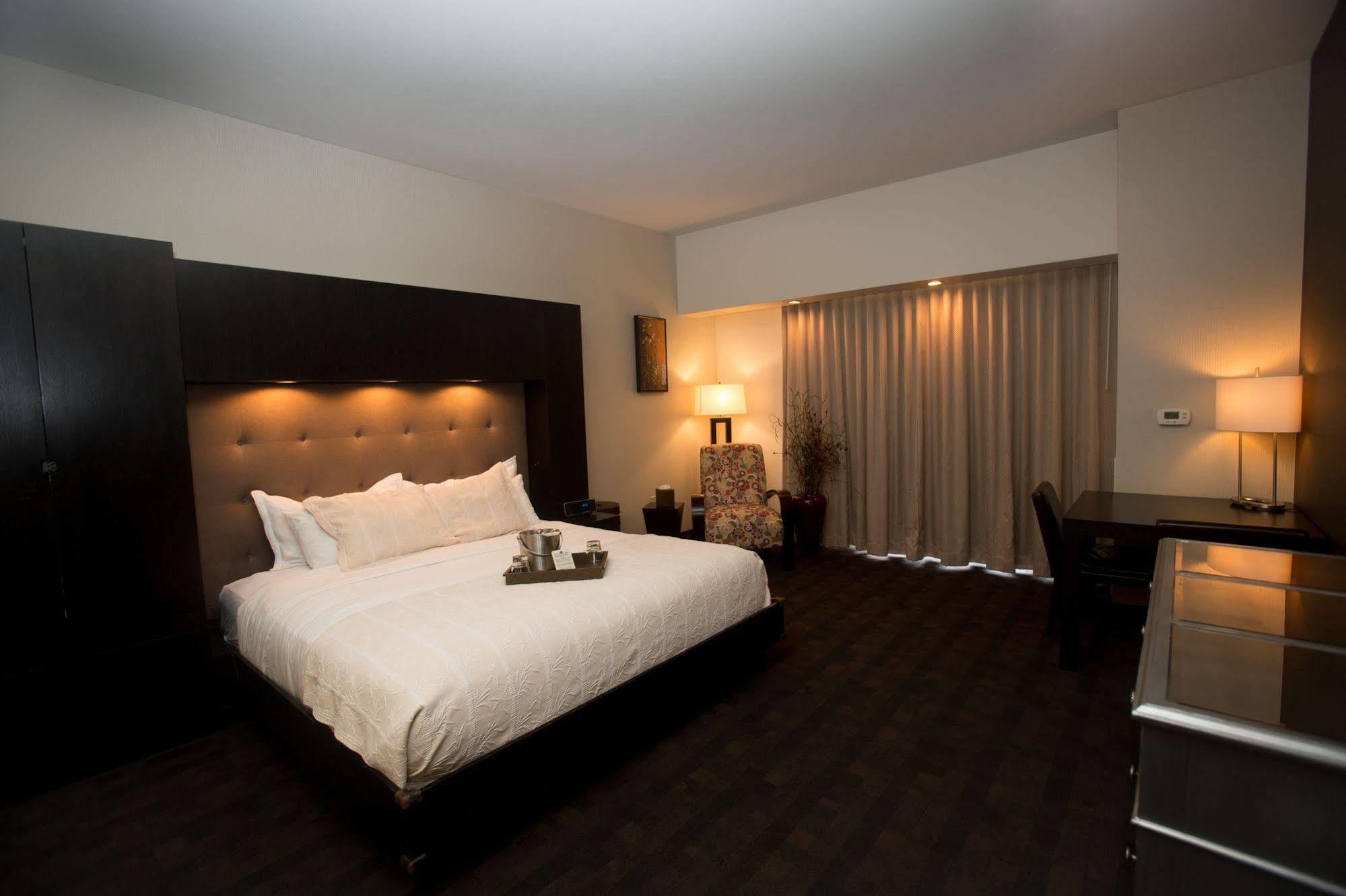Fun City Resort Hotel Бърлингтън Екстериор снимка